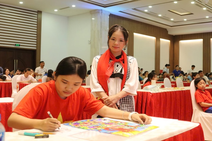 Thiếu nhi Nghệ An gửi yêu thương qua nét vẽ về Bác