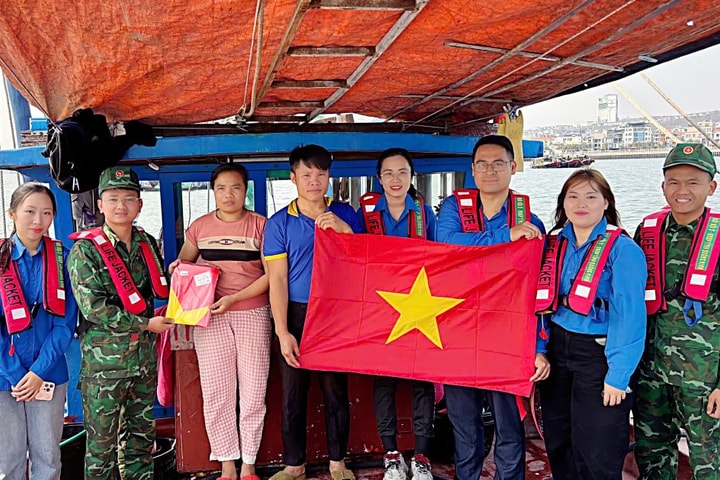Theo chân biên phòng vượt sóng gỡ “thẻ vàng” IUU trên biển Quảng Ninh