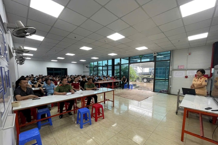 Nâng cao ý thức pháp luật cho công nhân khu công nghiệp ở Hải Phòng