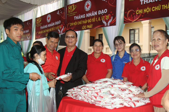 Ấm áp “Phiên chợ 0 đồng”