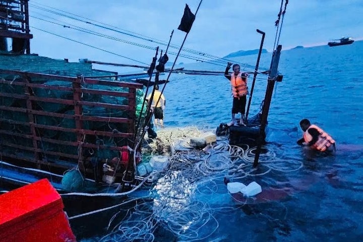 BĐBP Quảng Ninh cứu hộ thành công 8 ngư dân mắc nạn trên biển Cô Tô