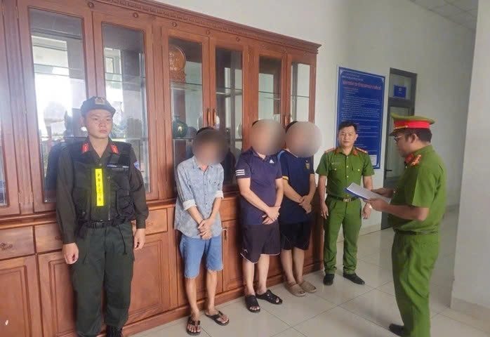 Bắt 3 đối tượng trong đường dây làm phân bón giả