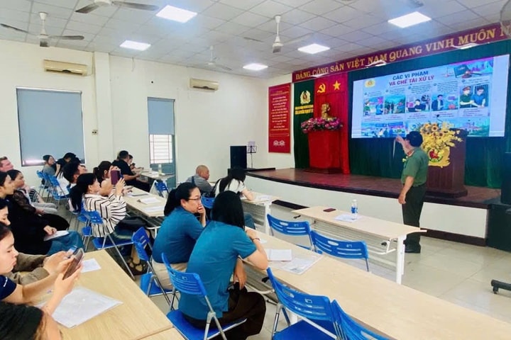Tuyên truyền trách nhiệm bảo lãnh người nước ngoài nhập cảnh