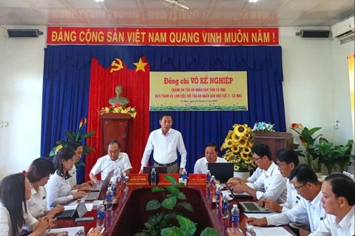 Chánh án TAND tỉnh Cà Mau làm việc với TAND khu vực 3