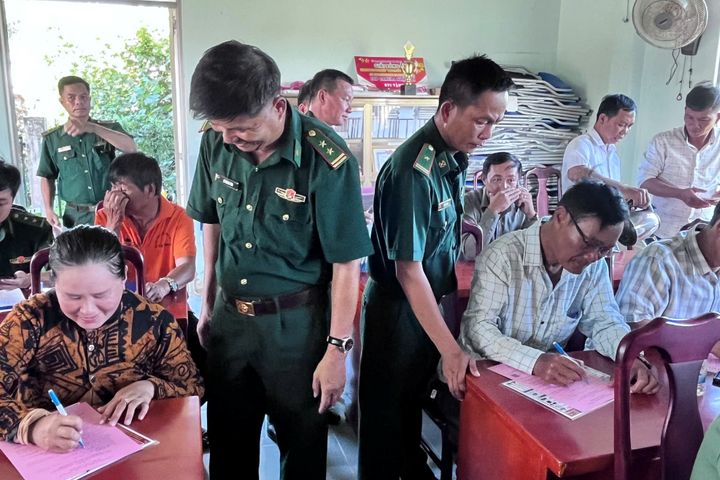 Tuyên truyền chống khai thác IUU cho ngư dân