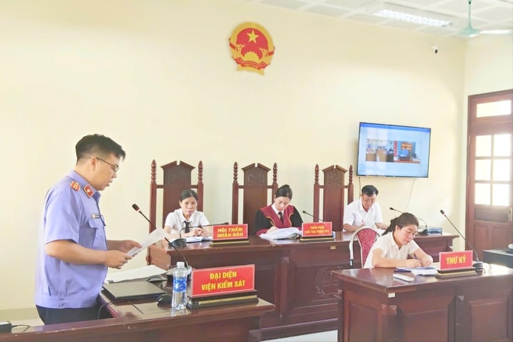 Một lần cúi đầu, gãy cả bờ vai tuổi ba mươi