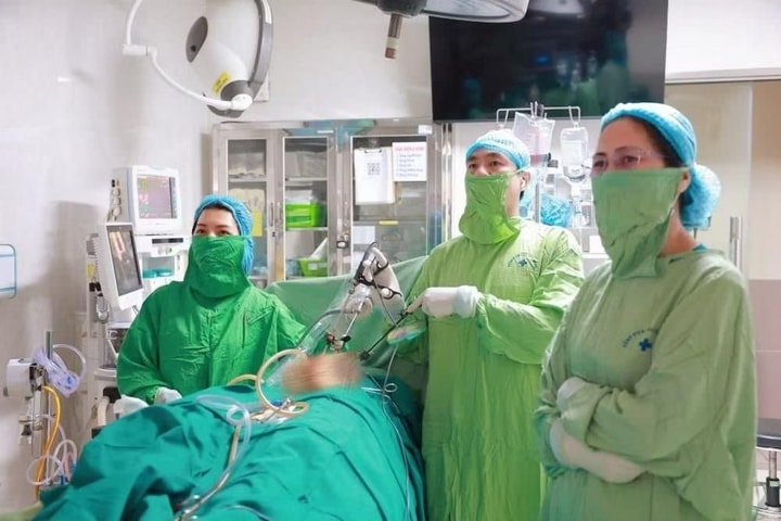 Nữ sinh nguy kịch vì vỡ nang buồng trứng