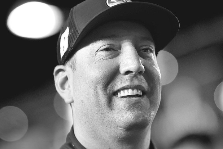 Hàng loạt trường đua Mỹ tri ân huyền thoại NASCAR Kyle Busch