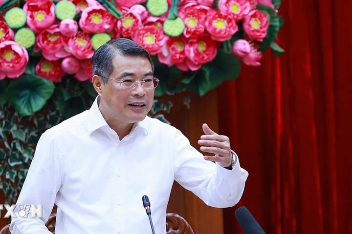 Thủ tướng: Vĩnh Long phải đổi mới mạnh mẽ mô hình tăng trưởng, tạo đột phá phát triển