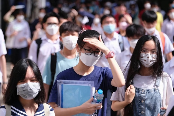 Không tổ chức cho học sinh hoạt động ngoài trời vào thời điểm nắng nóng gay gắt