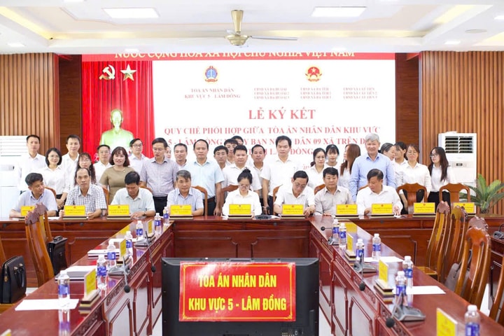 TAND khu vực 5 - Lâm Đồng ký quy chế phối hợp với UBND 9 xã