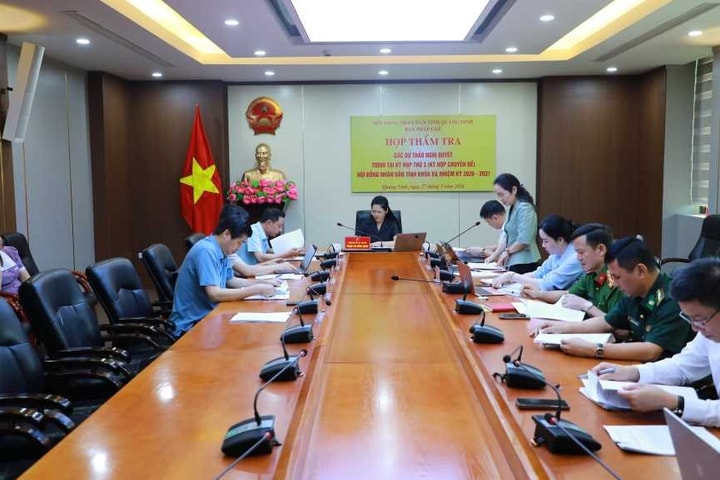 Thẩm tra dự thảo nghị quyết thành lập thành phố Quảng Ninh