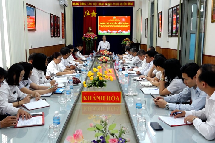 Chánh án TANDTC Nguyễn Văn Quảng làm việc tại TAND tỉnh Khánh Hòa