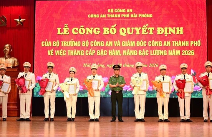 Hải Phòng: 64 cán bộ Công an được thăng hàm, nâng lương