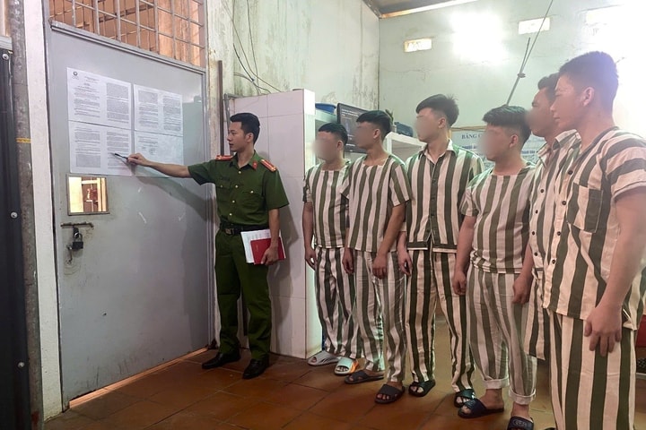 Gieo mầm thiện sau song sắt
