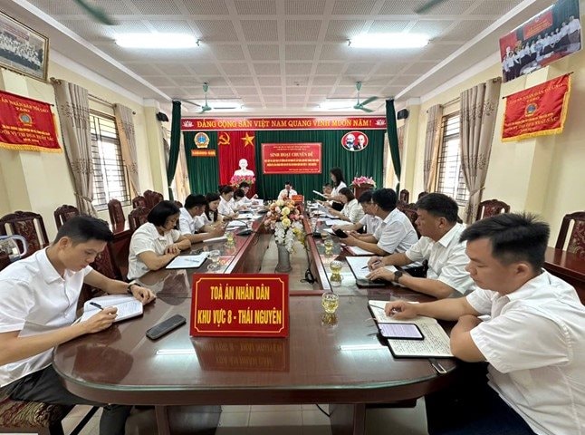 Cán bộ TAND khu vực 8 - Thái Nguyên học Bác từ tinh thần vì nhân dân phục vụ