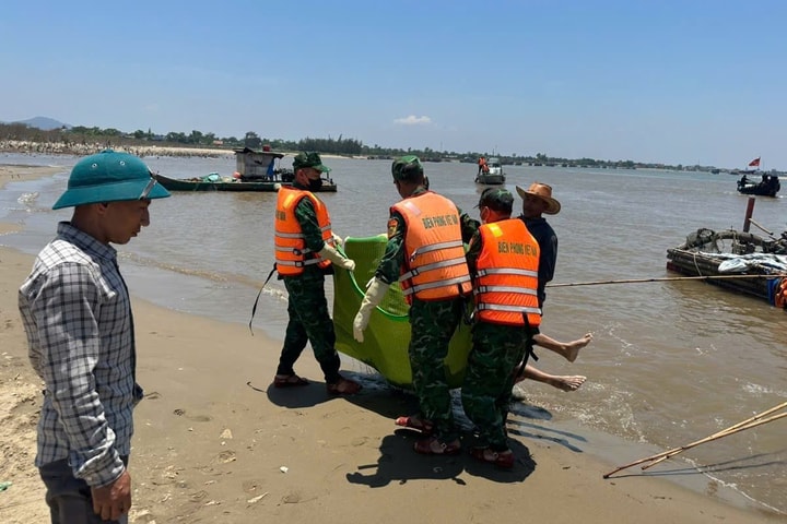 Phát hiện thi thể trôi dạt tại cửa Lạch Ghép