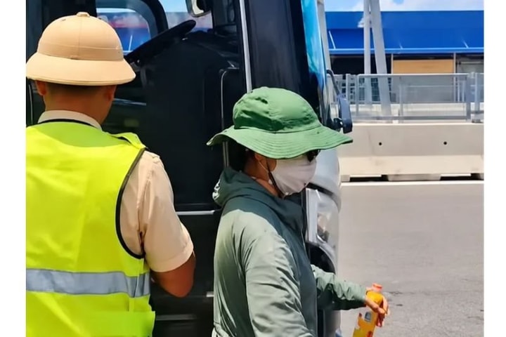 Vì sao xe khách vẫn cố “nhồi” thêm khách dù mức phạt rất cao?