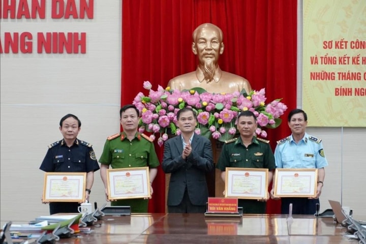 Quảng Ninh: Hải quan cảnh báo “kẽ hở” buôn lậu online từ livestream bán hàng