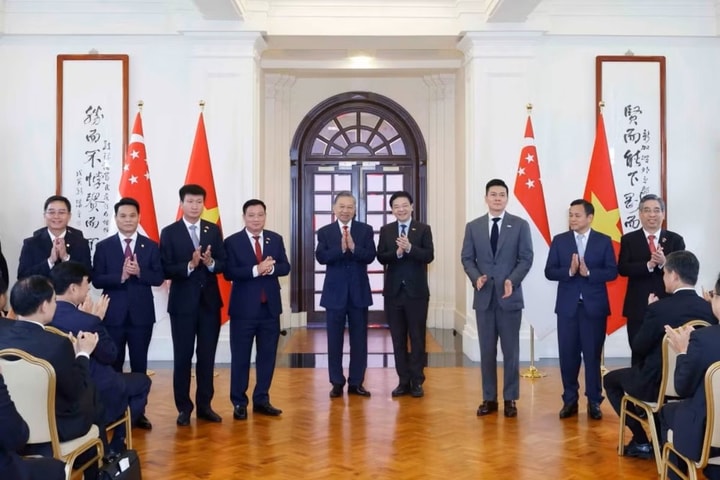 Tổng Bí thư, Chủ tịch nước Tô Lâm chứng kiến trao văn kiện hợp tác giữa Việt Nam và Singapore
