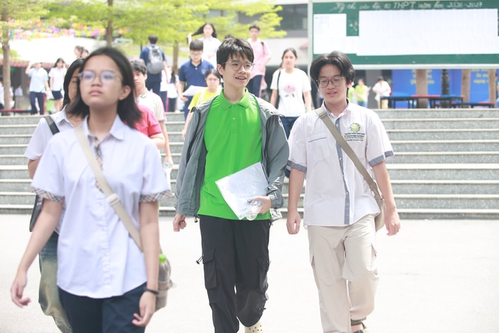 Thi lớp 10 Hà Nội: 2 thí sinh vi phạm quy chế thi ngày đầu