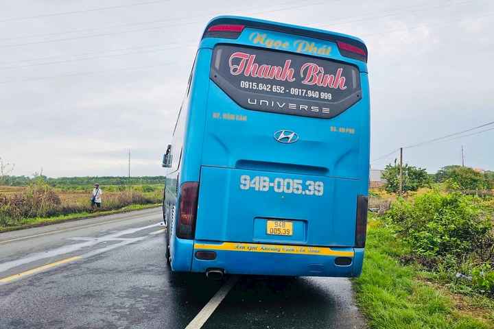 2 người tử vong sau va chạm với xe khách