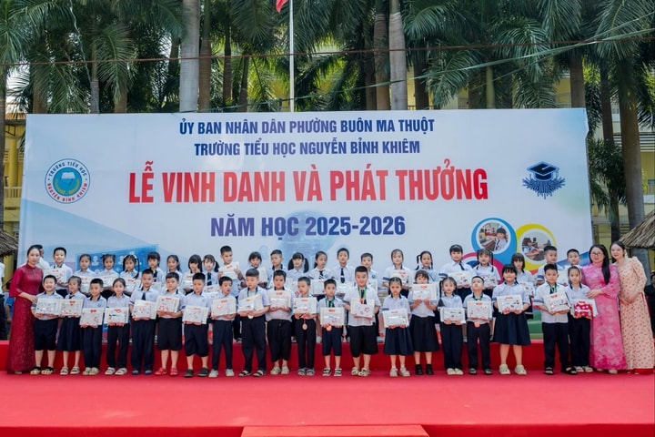 Một trường tiểu học chi hơn 3,5 tỷ đồng khen thưởng học sinh, giáo viên đạt thành tích