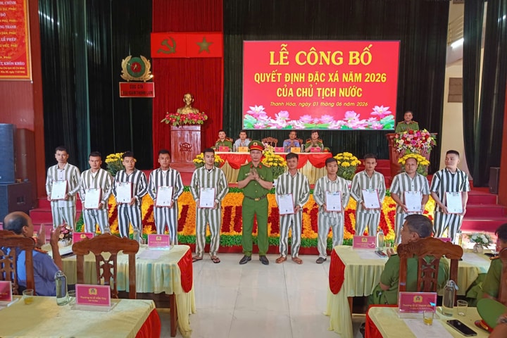 Đặc xá cho 167 phạm nhân Trại giam Thanh Lâm về với gia đình
