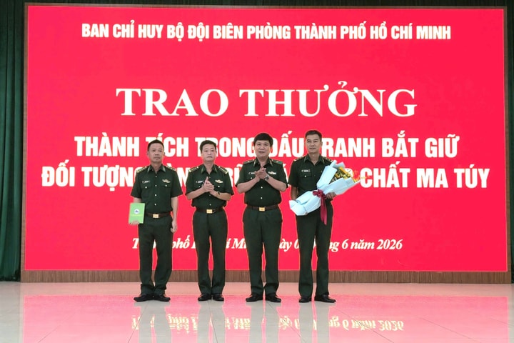 Khen thưởng đơn vị triệt phá đường dây ma tuý, bắt 3 đối tượng