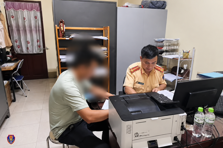 Lái xe đi vào làn dừng khẩn cấp trên đường cao tốc bị xử phạt như thế nào?