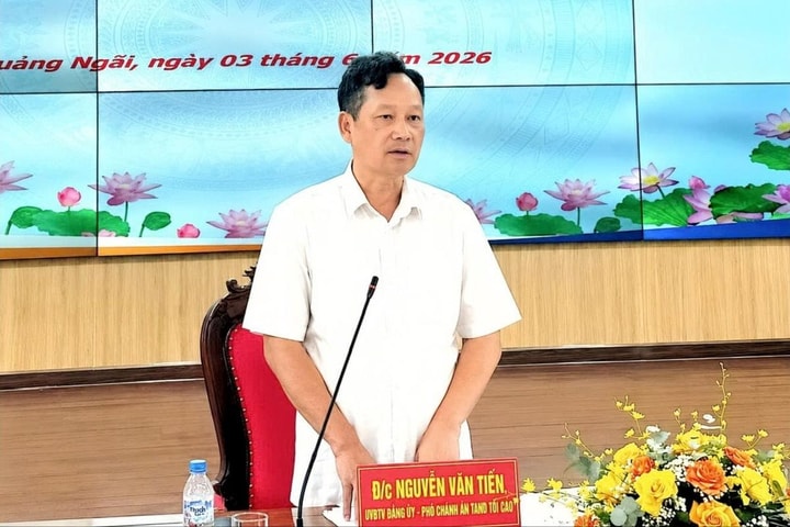 Phó Chánh án TANDTC Nguyễn Văn Tiến làm việc với TAND hai cấp tỉnh Quảng Ngãi