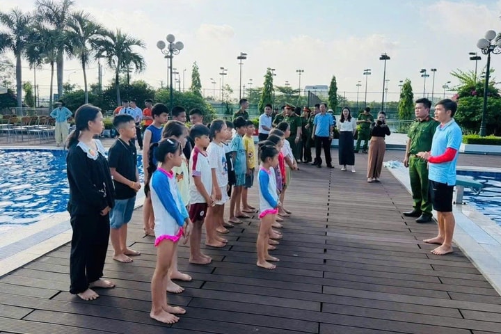 Cần nhân rộng các lớp dạy bơi cho trẻ em để phòng ngừa đuối nước