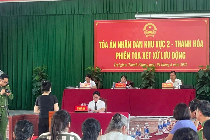 Lĩnh thêm án vì trộm sổ mua hàng của bạn tù