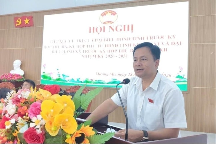 Đại biểu Vàng Xuân Hiệp tiếp xúc cử tri tại Mường Mô và Nậm Hàng