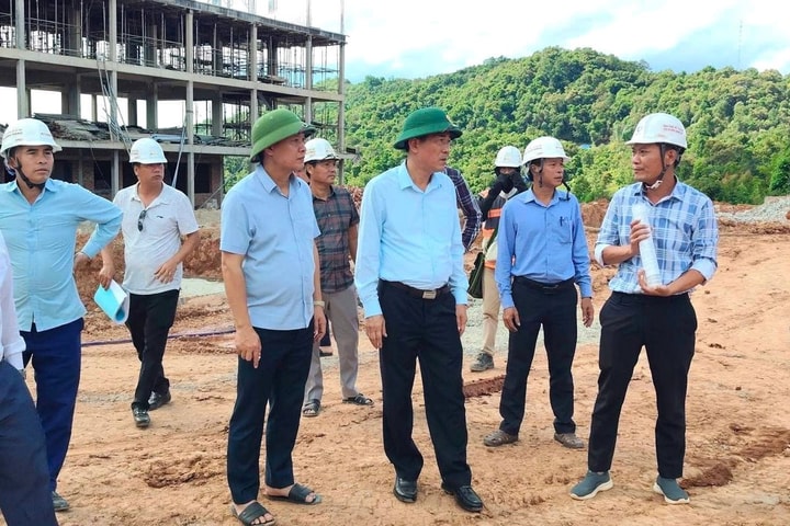 Tăng tốc hoàn thành trường nội trú cho học sinh vùng biên