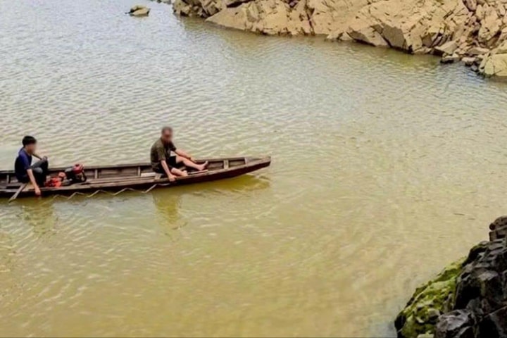 Đi chơi cùng gia đình, người phụ nữ rơi xuống sông mất tích