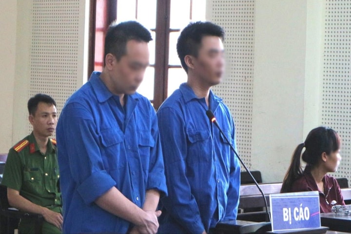 Tài xế buôn pháo nổ ngụy trang trong xe chở phế liệu