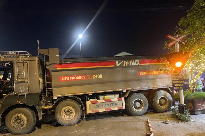 Đề nghị khẩn trương điều tra trách nhiệm vụ xe tải va chạm tàu SE19 tại Thường Tín