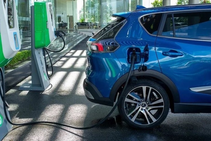 Miễn lệ phí trước bạ cho ô tô điện đến hết năm 2030