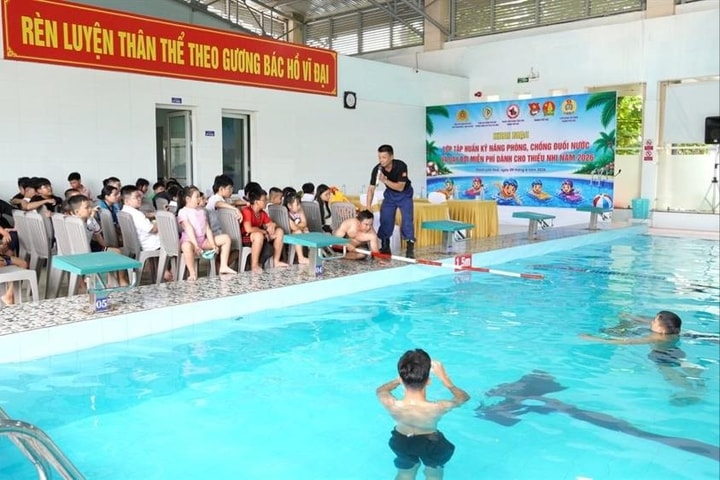 Hơn 200 thiếu nhi Huế tham gia tập huấn phòng chống đuối nước