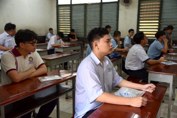 Hơn 142.000 sĩ tử TP.HCM làm thủ tục dự thi tốt nghiệp THPT