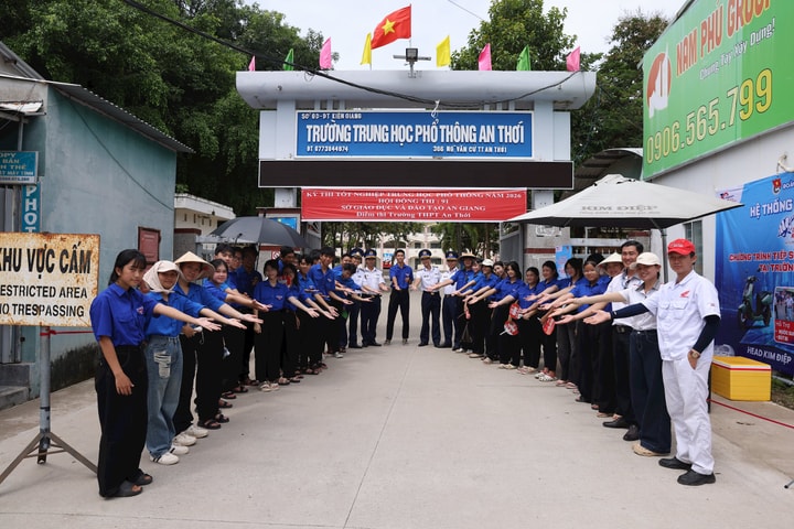 Tuổi trẻ Hải đội 401 “Tiếp sức mùa thi”