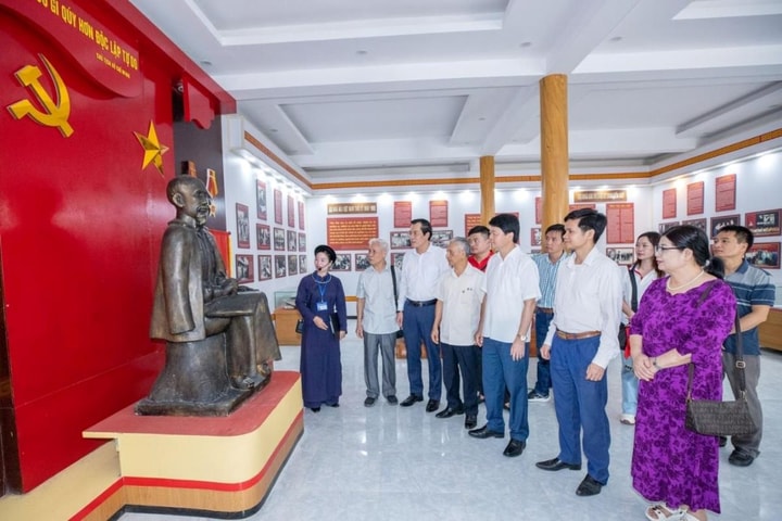 Hành trình về nguồn tiếp lửa truyền thống báo chí cách mạng