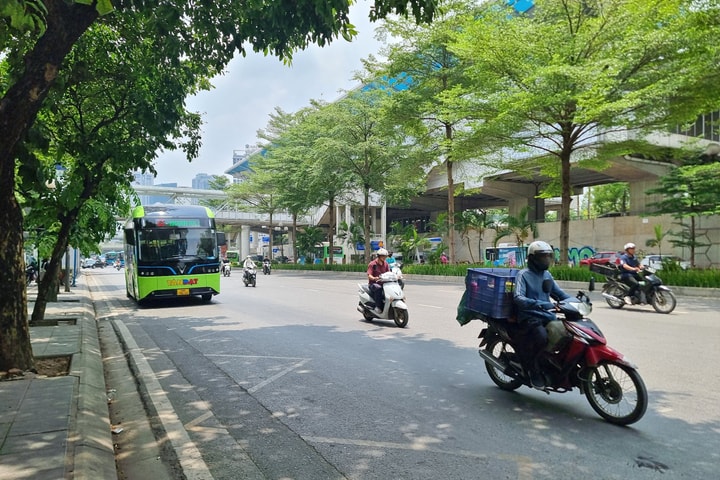 Hà Nội từng bước thúc đẩy giao thông xanh, ưu tiên hộ nghèo và gia đình chính sách