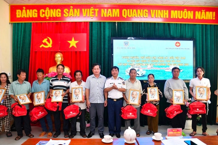 Lan tỏa kiến thức pháp luật đến với ngư dân nơi đảo xa Thổ Châu