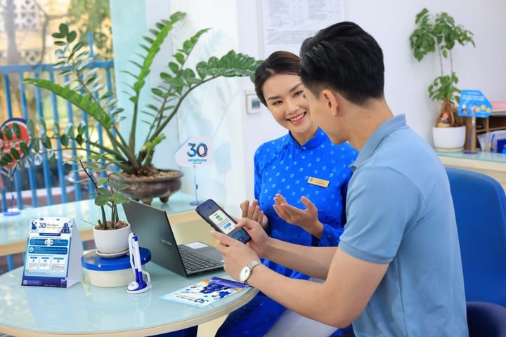 VinaPhone tri ân, trao hàng triệu phần quà tặng khách hàng