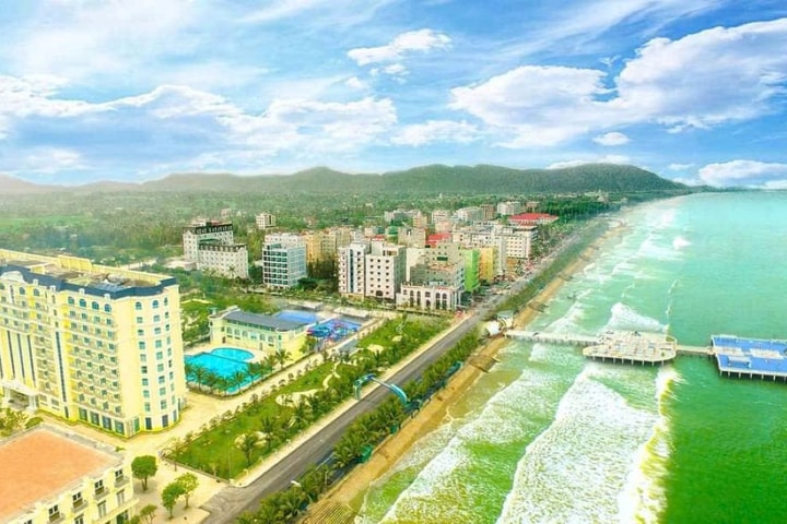 Vẻ đẹp biển Hải Tiến và điểm dừng chân lý tưởng mang tên Ánh Phương
