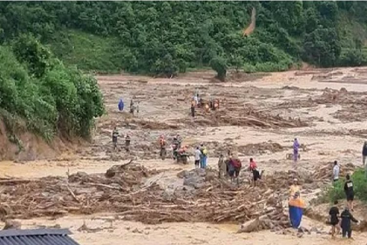 Bắc Bộ đối mặt nguy cơ lũ quét, sạt lở đất, nhiều vùng biển có dông lốc nguy hiểm
