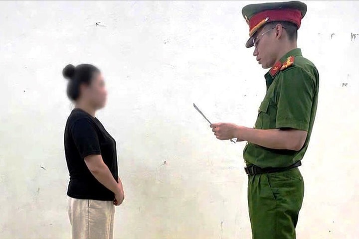 Bị khởi tố vì tàng trữ sừng tê giác trắng