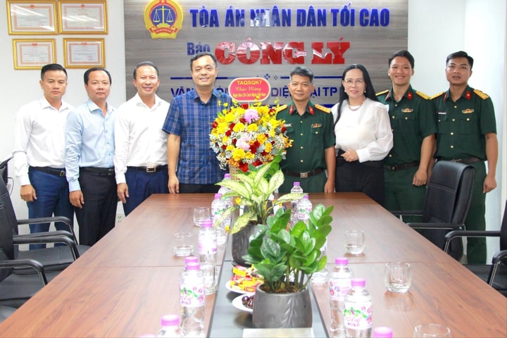 Báo Công lý luôn đồng hành cùng Tòa án Quân sự hai cấp Quân khu 7